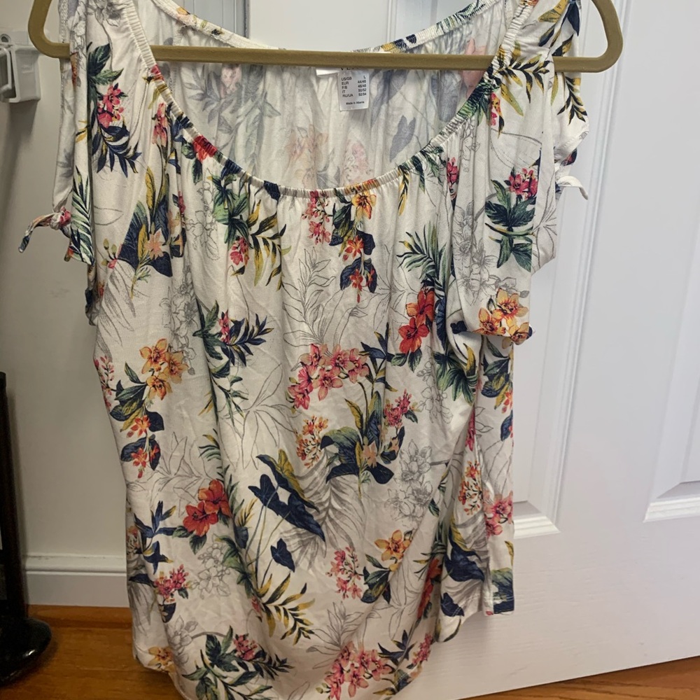 Floral print blouse